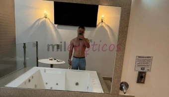 Exclusivo para mulheres e casais atendo mulheres atendo casais interacao somente com a mulher nao atendo homens bloqueio imediato idade 25 tenho exper...