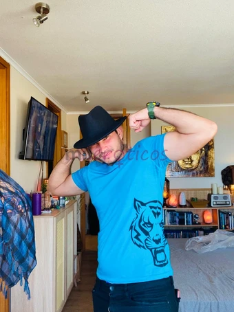 Hola soy jose venezolano fotos reales soy hetero activo 100 no me va que me penetren doy besos caricias y morbo para q la pases rico soy muy lechero y...