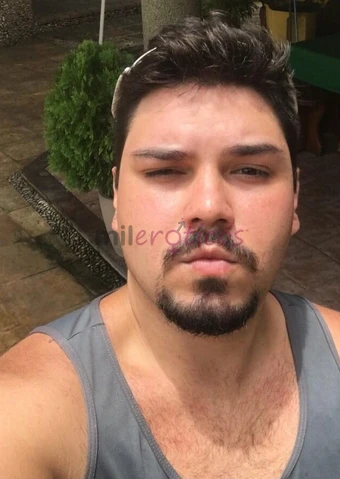 Ola sejam bem vindos ao meu perfil me chamo samuel tenho 24 anos 1 81 m de altura corpo padrao sou branco tenho cabelos pretos trabalho com massagens...