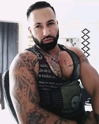 Mucho gusto mi nombre es jhoan tengo curiosidad en conocerte y hacerte sentir mujer me encanta los fetiches estoy disponible para cualquier tipo de mu...