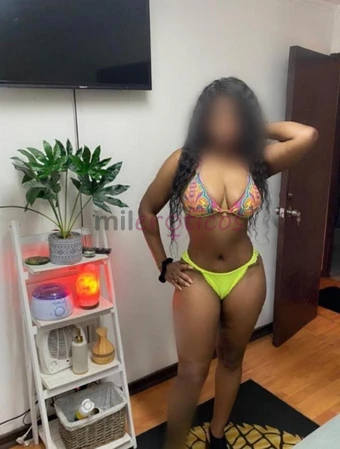 Ven a disfrutar de mis atributos y tengo un poto grande y rico soy muy complaciente me ducho contigo doy besos de pololo y oral mutuote hago un rico m...