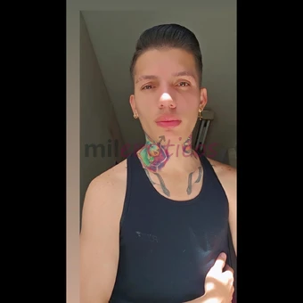 Holaame llamo santiago soy de santiago soy un chico delgado blanco con full tatuajes bajito mido 1 65 puedo cumplir todas tus fantasias que tengas pue...