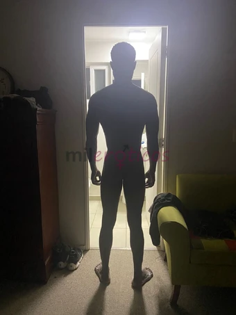 Soy fran un negrito muy caliente 24 anos 20 cm de verga cuerpo atletico de 174 de estatura y 74 k peso corporal disponible por primera vez en tu ciuda...