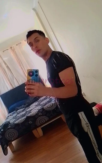 Hola soy maximo me gusta disfrutar de buen sexo atiendo parejas trios vendo contenido hago video llamadas soy bisexul l me gustan los hombres amp mido...