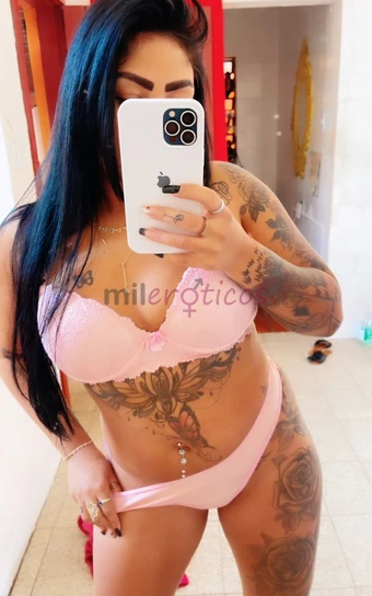 Baixinha com curvas de tirar o folego cheia de atitude e sensualidade natural pele quente corpo tatuado cabelao preto ate a cintura e um olhar que hip...