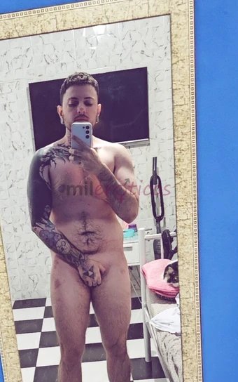 Sou homem trans homem de buceta greludo rosinha 35 anos baixinho e tatuado faco servicos de sexo virtual faco a parte passivo e ativo atendo homens mu...