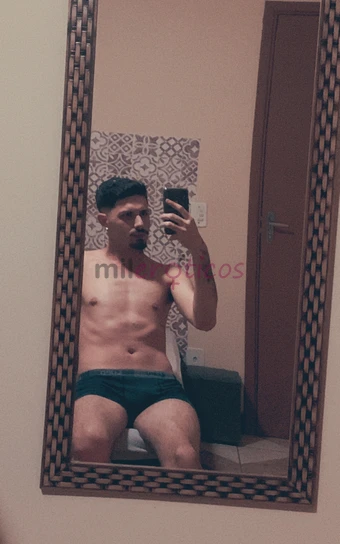 Versatil atendo homens e casais magro educado culto elegante charmoso discreto e muito safado atendimento em alto nivel para pessoas de alto nivel dis...