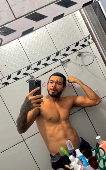 Ola me chamo brenno souza nao faco programa no maximo eu deixo mamar dentro do carro ou em sua residencia sou educado cheiroso vaidoso depilado vendo...