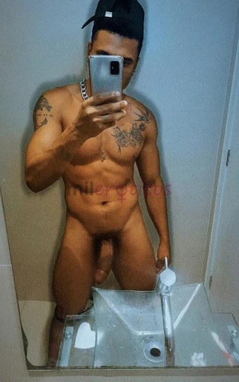 Macho safado mlk safado 19 cm com muita porra pra dar sou moreno tatuado discreto realizo seus fetiches atendo todos os horarios pego vc com forca pra...