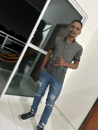 Ola me chamo lucas estou localizado aqui no genibau sou um moreno sarado gostoso com um pau enorme e grosso sou apenas ativo nao abro excecoes para se...