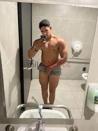 Eu sou educado papo fluente masculo carinhoso atencioso carismatico gostoso e cheiroso quer mais oque para uma companhia perfeita ja encontrou tratame...