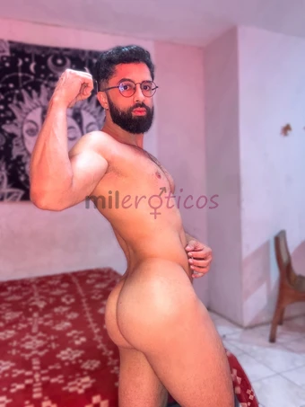 Sou massoterapeuta com foco no bem estar fisico e emocional masculino atendo em um espaco reservado limpo e confortavel onde cada detalhe e pensado pa...