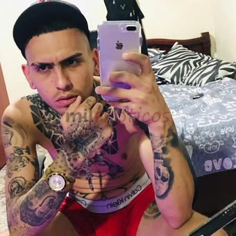 Para tener existo solo es necesario confiar en ti mismo hola soy daniel un colombiana paisa medellin dispuesto a cumplir todas tus fantacias si quiere...