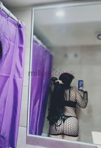 Bienvenido mi amor me llamo rosmi pelinegra soy una prepago espectacular con cara angelical voluptuosa disfruto de tener una mente morbosa audaz y com...