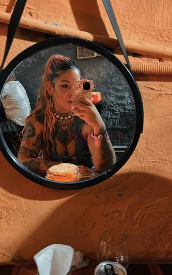 Hola chico sou una menina espanhola viajando pelo brasil estou cn vontade de provar esse jeitinho brasileiro que tudo mundo fala sou una menina muito...