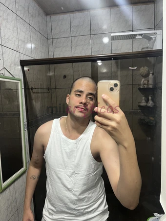 Sou um acompanhante discreto educado e atencioso pronto para oferecer uma experiencia completa seja para conversas leves boas risadas companhia em eve...