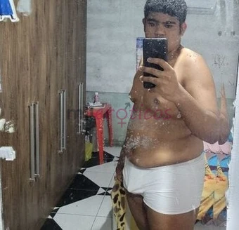 Oi meu nome e marcos tenho 25 anos sou do guaruja busco um ativo de pika media para grande para sexo casual com protecao sou gordinho peludo tenho bum...