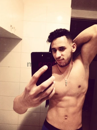 Me presento soy levys gigolo cubano de paso por vina ofreciendote un servicio de calidad y de lujo buscas cumplir una fantasia que aun no has podido l...