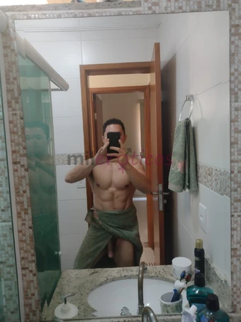 Homem discreto sigiloso e de otimo astral cuido do corpo e da mente e acredito que a melhor conexao nasce quando existe quimica e leveza gosto de enco...