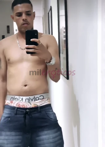 Me chamo yuri tenho 28 anos sou educado charmoso e pontual vou direto ao ponto sexo com pegada e fetiche meu dot 23 cm curto uma boa putaria falar bes...