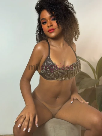 Ha mulheres que entregam presenca nao promessas eu sou assim meu nome e nubia mulata de corpo natural curvas que se encaixam e um jeito que conquista...