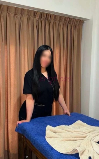Hola soy isabella realizo masajes profesionales sensitivos y tantricos estoy ubicada a pasos del metro manquehue cuento con ducha y estacionamientoamb...