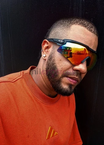 Disponivel para atender depois das 18 h tranquilo quente safadao gostoso de chupar fetiche cumprir desejos amo foder curtir comer chupar lamber atendo...