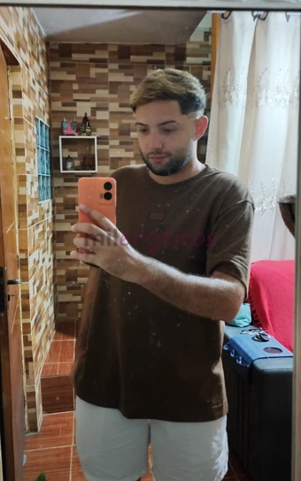 Procuro oferecer mais do que apenas um encontro busco proporcionar uma experiencia de conexao leveza e total discricao sou um homem educado de bom pap...