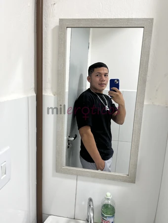 Prazer me chamo alex sou a combinacao perfeita entre inteligencia e seducao se voce busca uma homem charmoso envolvente e que sabe como fazer um homem...