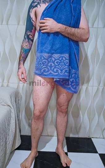 Eu sei que voce fica imaginando como e um homem com 8 anos de hormonio e um grelo gigante para de imaginar e vem ver sou trans sou macho e tenho a buc...
