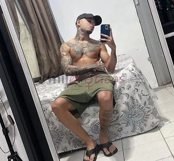 Opa beleza tenho 24 anos 1 80 de altura e 23 cm de dotecurto tudo ativo passivo beijo gozo e realizo fetichestenho local mais tambem posso ir ate vc o...