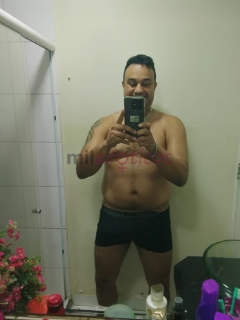 Faco gostoso mulheres de todas as idades valor para mulheres 150 reais para homens 300 e faco so o papel de ativo vem se divertir comigo vou ate sua r...