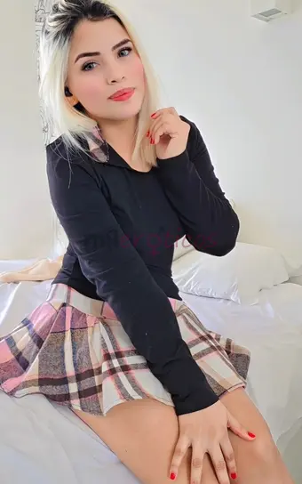 Oii meus principes me chamo sofia lemos sou uma loirinha toda natural com um bumbum lindo pele super macia toda cheirosa e gostosa de apertar nao sou...