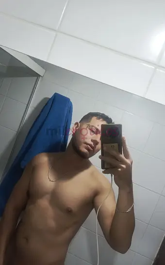 El complice perfecto tanto para tomar una copa asistir a un evento social con total saber estar o disfrutar de un encuentro intimo en la mas estricta...
