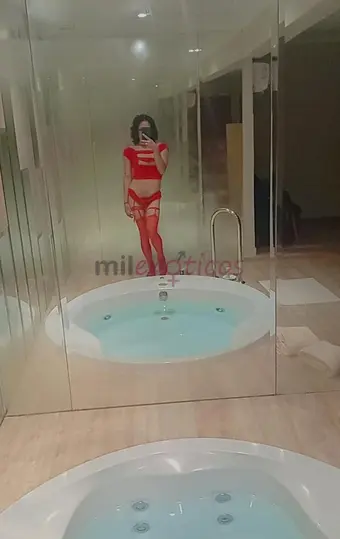 Joventrans pasivo versatil tomo hormonas hace un tiempo tengo algo de pechitos flaquita bajita pelito largo natural mui femenina con cinturita culonci...