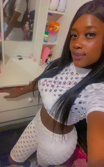 Ven y conoce esta linda negrita dispuesta a cumplir tus mas locas fantasiasaqui estare para hacerte unos buenos masajesbailes eroticostodo lo que se p...