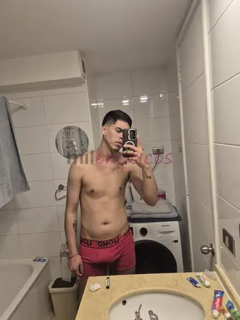 Hola me llamo matteo un chico morboso bisexual amoroso y a la vez salvaje de 19 cm gruesa lechero dispuesto a cumplir tus fantasias soy flaquito con t...