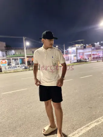Me chamo nicolas tenho 19 cm de piroca realizo todos os seus desejos sem frescura discreto estilo hetero atendo com maior discricao em motel ou na sua...