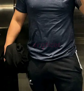 Hola soy hetero full caliente tengo mujer asi que todo piola y discreto me encantan las mujeres milf me gusta chupar tetas y vagina me gusta que me la...