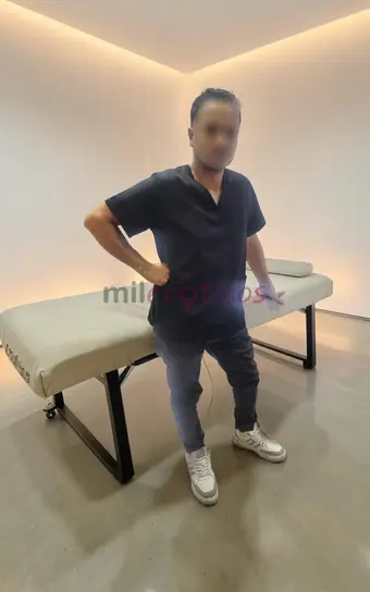 Hola mi nombre es andres soy masoterapia recien egresado si quieres pasar un momento agradable y olvidaste del trabajo no olvides en venir a verme el...