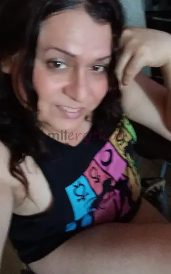 Soy marcela chica trans madura ven a verme doy deliciosos orales hasta llevarte a pedir mas y masven a descubrir el deseo de estar con una mujer trans...