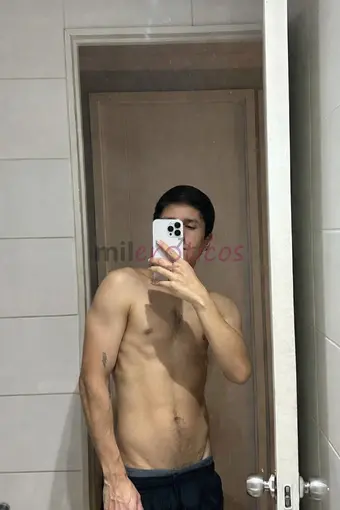 Joven delgado y con presencia buena onda sociable y dispuesto cumplir fetiches fantasias me gusta la buena compania compartir con hombres preferibleme...