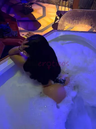Linda y preciosa scort jovencita peli negra ardiente y exclusiva que te llenara de todo ese placer que andas buscando voluptuosa fogosa blanca de piel...