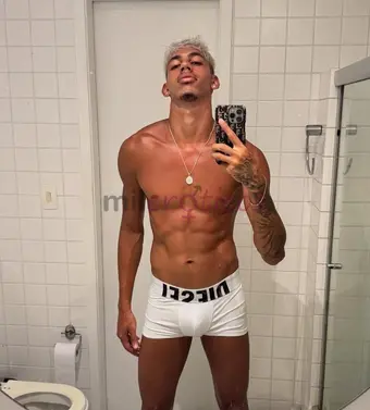 24 anos 1 82 de altura e 23 cm atendo homens mulheres casais e trans tenho local e posso ir ate vc tambem atendo em hotel motel carro em qualquer luga...