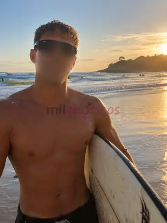 Oi sou o lucas tenho um estilo surfista aparencia jovem corpo magro e bem cuidado sempre prezando pela boa higiene e por uma otima apresentacao sou si...