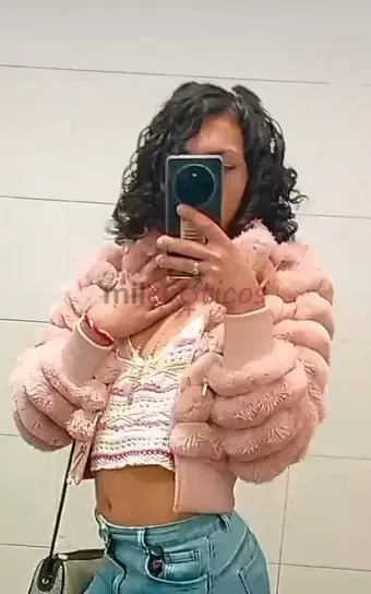 Joven femboy trans tomo hormonas tengo algo pronunciados los pechito y otros cambios flaquita bajita pelito largo natural con cinturita culoncita soi...
