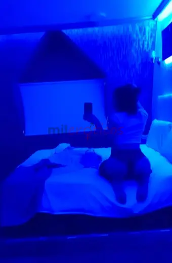 Joven femboy trans tomo hormonas tengo algo pronunciados los pechito y otros cambios flaquita bajita pelito largo natural con cinturita culoncita soi...