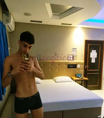 Me chamo dakster 23 anos 19 cm de pica bumbum redondo sou completo faco tudo bem gostoso e sem frescuras higiene e o basico para um atendimento adequa...