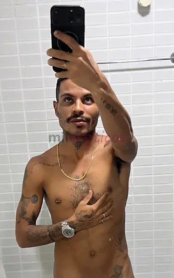 Disponiveloi sou lukas brasil baixinho moreno tatuado 1 60 de altura com um dote encantador de grosso 19 cm confiavel cheiroso comunicativo disponivel...